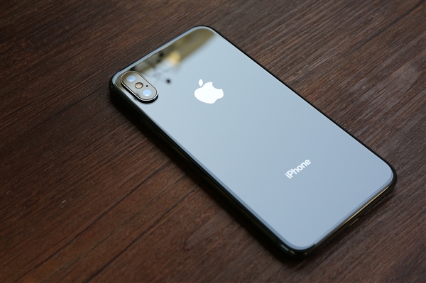 iPhone X首月销量不如iPhone 8 是因卖的太贵么？