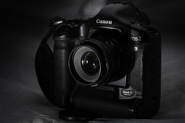 佳能相机正式跌价：7D Mark II及镜头涨400元