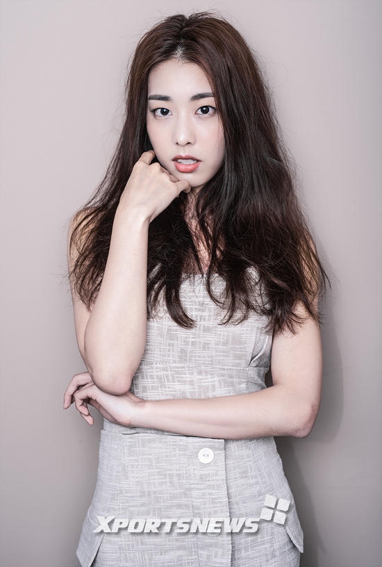 韩国“最美电竞女主播”新照：更惊艳了